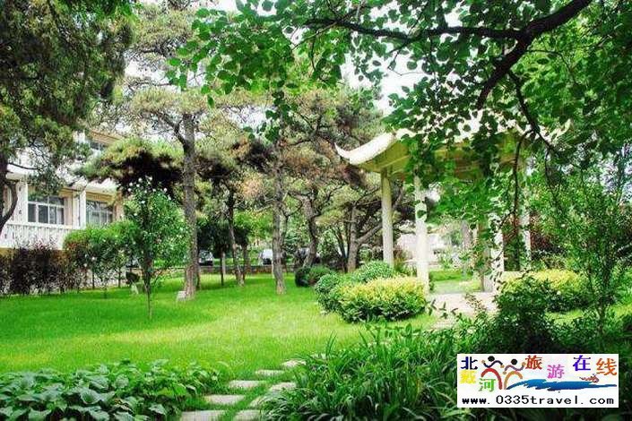 北戴河?xùn)|經(jīng)路賓館-住準(zhǔn)五星海華標(biāo)間/豪華大床+雙份早餐,一價(jià)全含