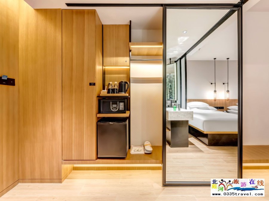 秦皇島海港萬楓酒店電話18633570222