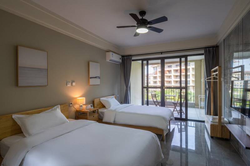 海南金月灣椰海小鎮(zhèn)短租、托管、旅居過冬及購房、民宿預(yù)訂電話18633570222 15703350808