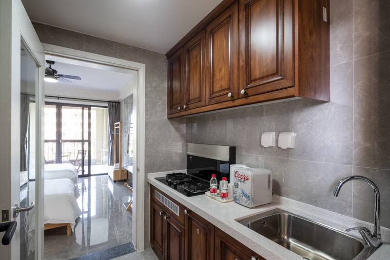 海南金月灣椰海小鎮(zhèn)短租、托管、旅居過冬及購房、民宿預(yù)訂電話18633570222 15703350808