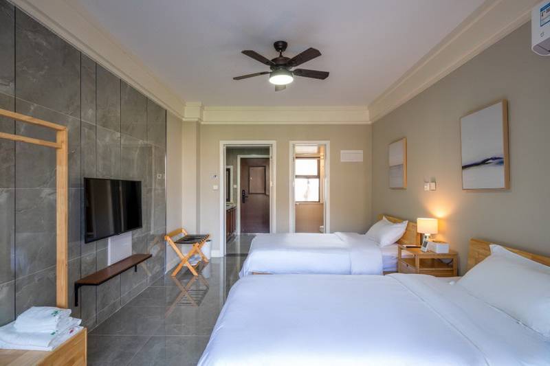 海南金月灣椰海小鎮(zhèn)短租、托管、旅居過冬及購房、民宿預(yù)訂電話18633570222 15703350808